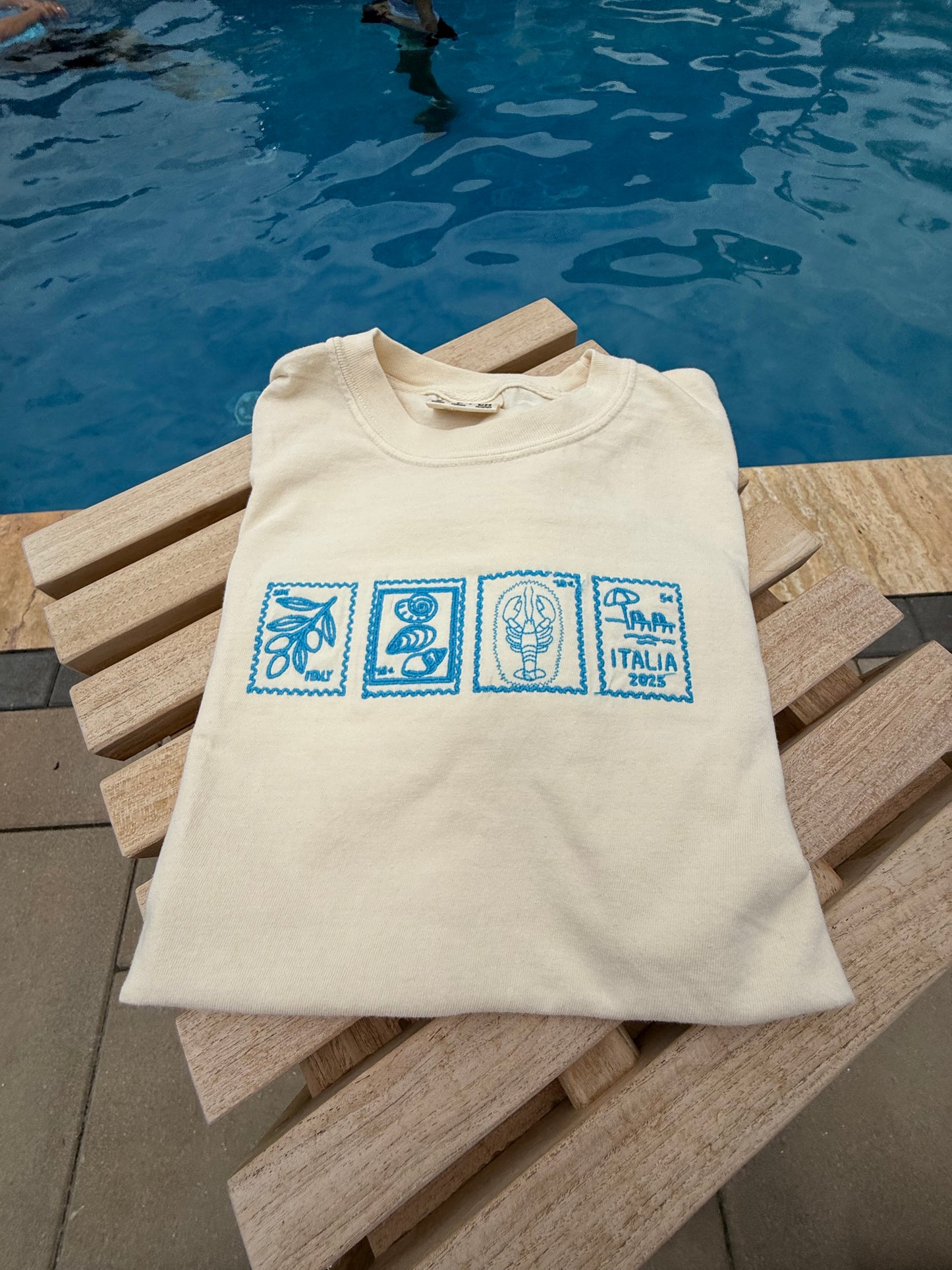 Italia Stamp Tee – Minimal Italy Graphic Shirt | Vintage Postcard Aesthetic | Travel-Inspired Summer T-Shirt